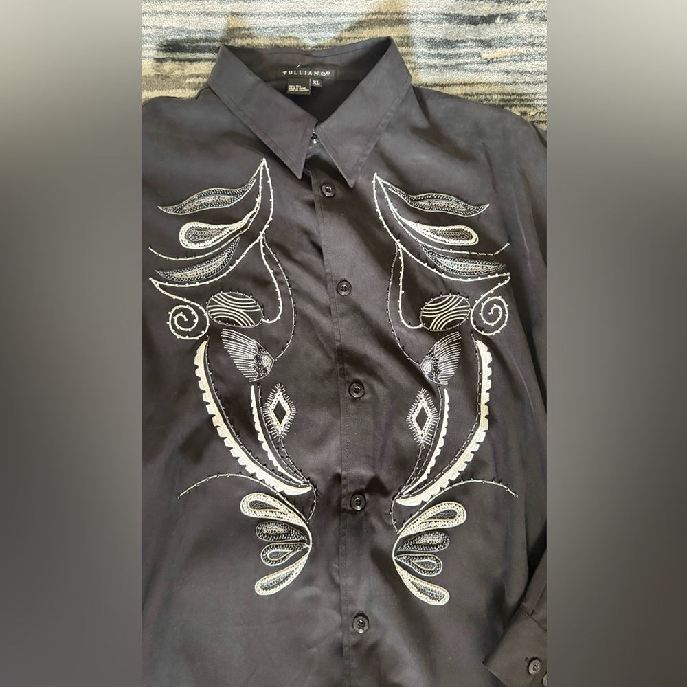 Vintage rockabilly country western style
And beaded and embroidered  silk shirt.